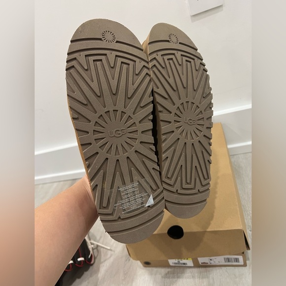 Ugg tazz size 8 - Picture 5 of 5